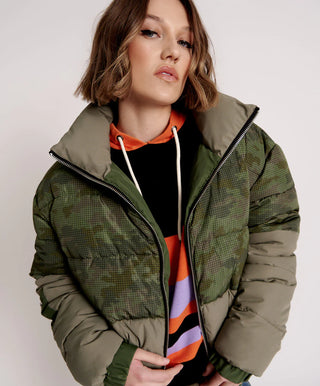 DIRTEE LOVE CAMO PUFFA JACKET – The Boutique Of GòZo®️